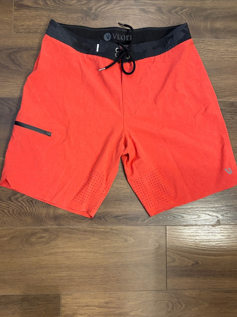 Vuori Men’s light Red / orange Board Shorts with Black Camo Waistband size 29
